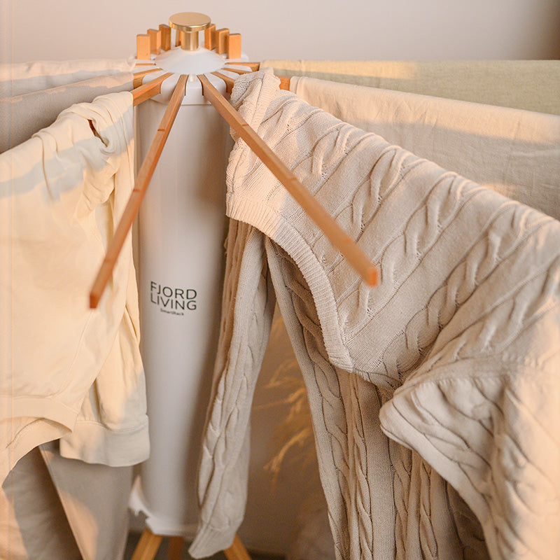 SmartRack droogrek met dagelijkse kleding: T-shirts en truien over de armen